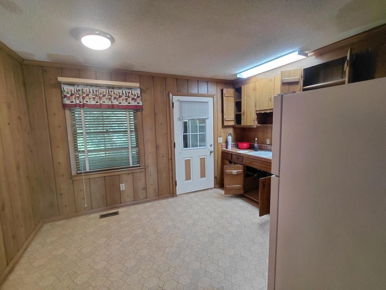 1507 Brennen Rd - Photo 7 of 10