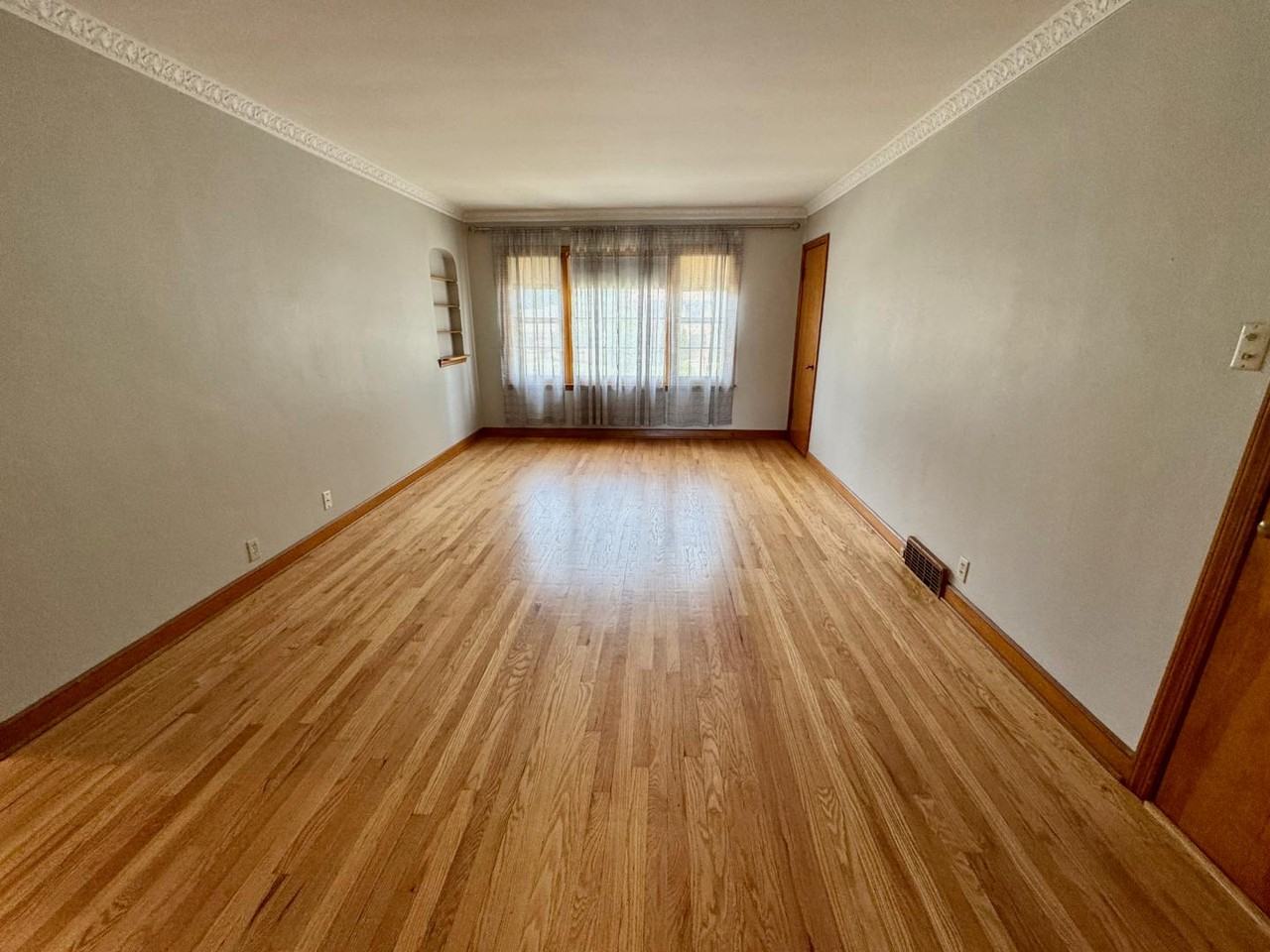 8625 W Center Street - Photo 2 of 10