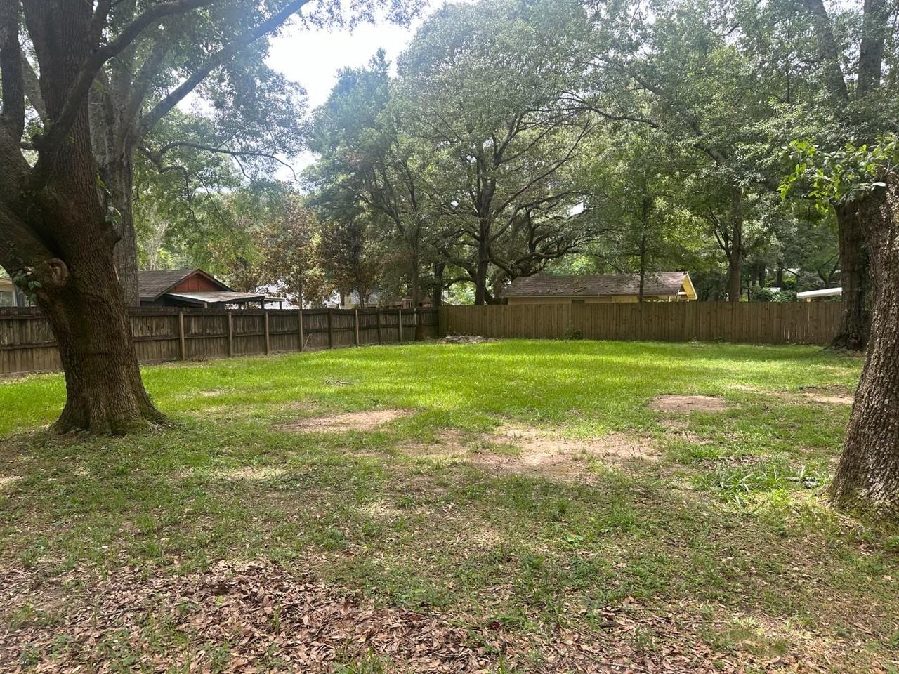 10113 Winston Dr N - Photo 3 of 11