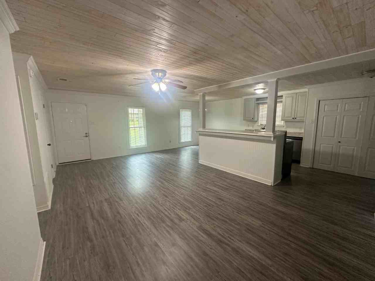 10113 Winston Dr N - Photo 4 of 11