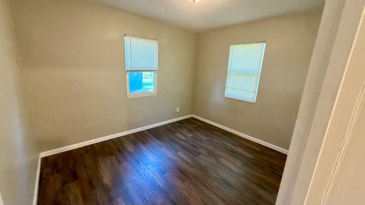 1251 Laughren Dr - Photo 6 of 20