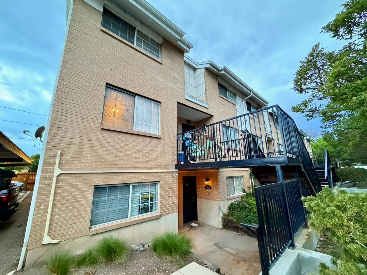 136 E 400 N - Photo 2 of 16