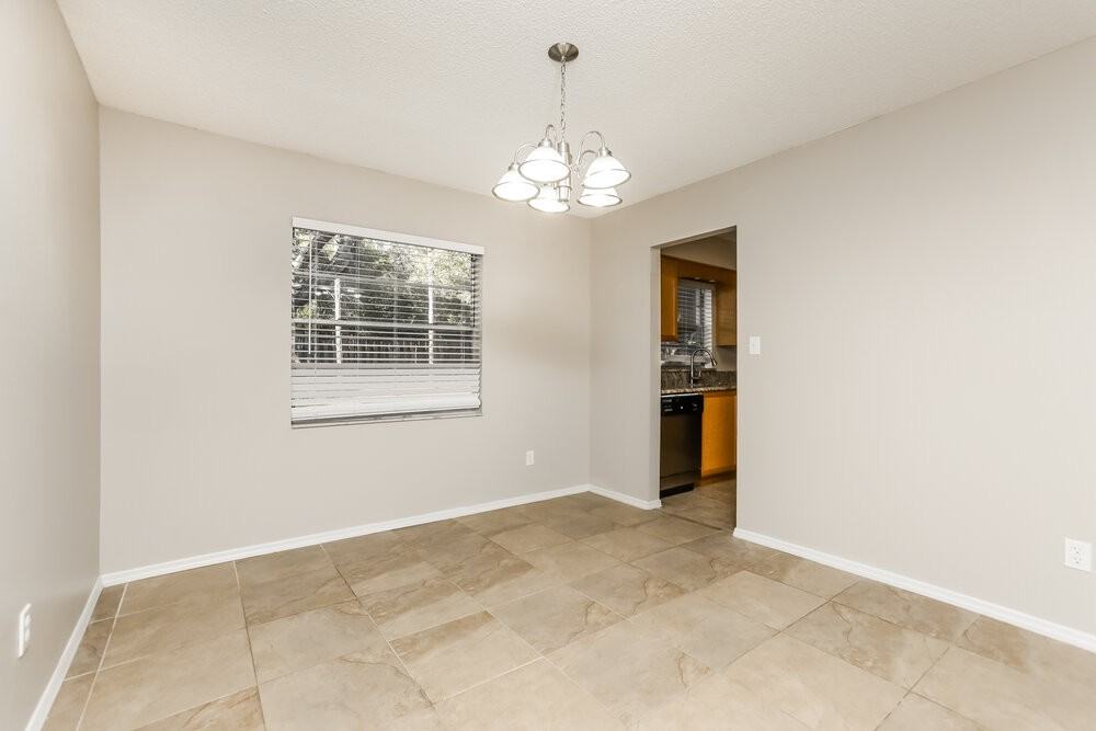 392 Panama Cir - Photo 3 of 16