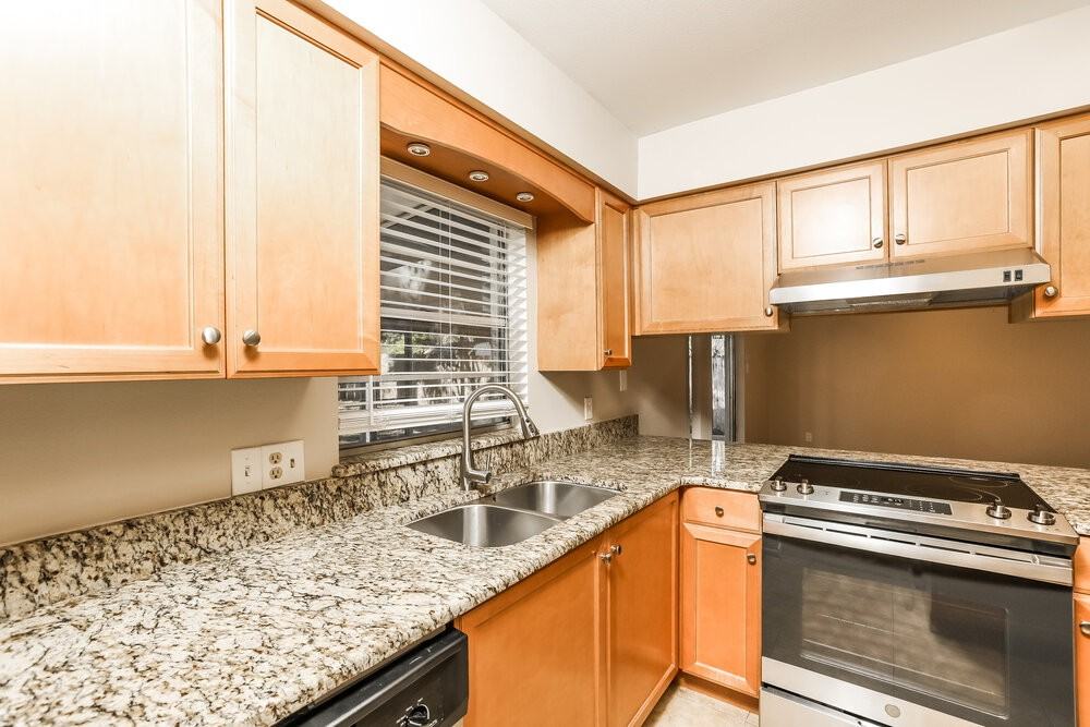 392 Panama Cir - Photo 4 of 16