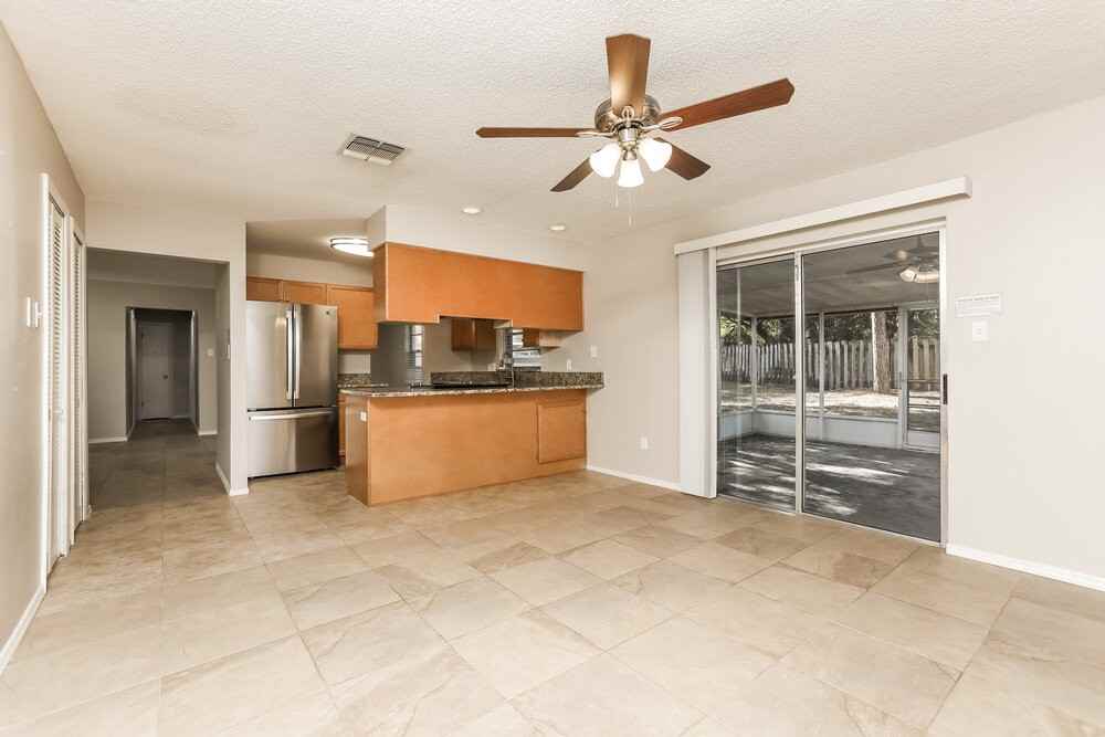 392 Panama Cir - Photo 7 of 16