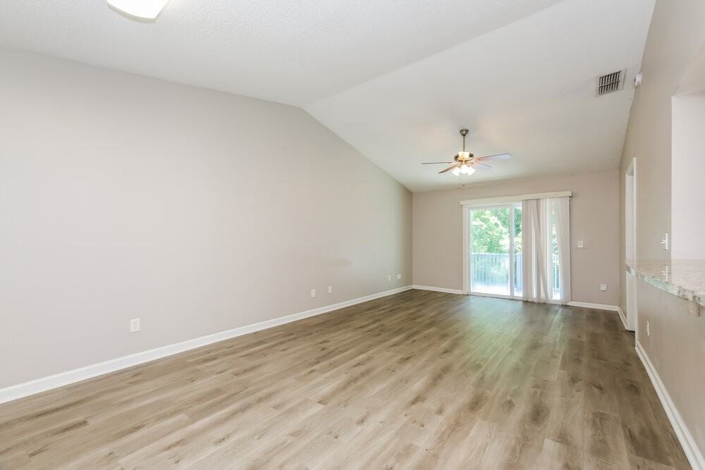 282 Aquarius Cir W - Photo 4 of 16