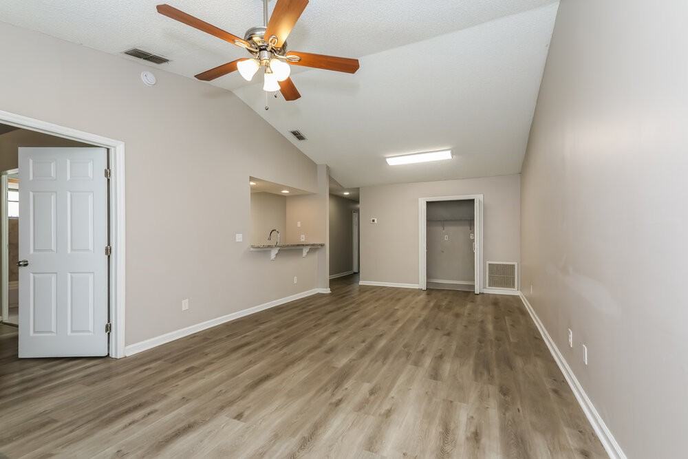 282 Aquarius Cir W - Photo 5 of 16