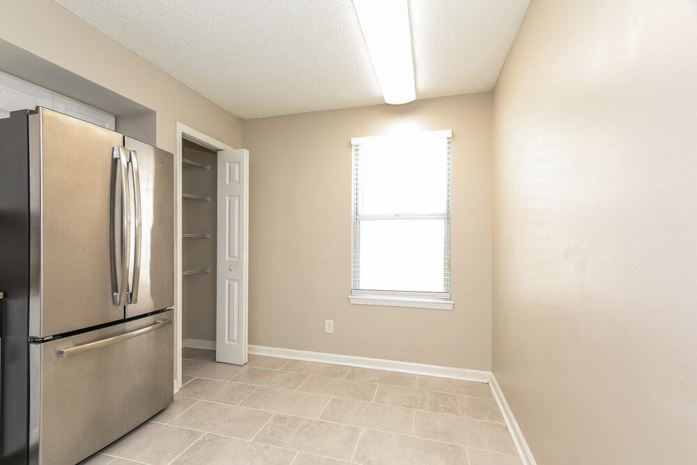 282 Aquarius Cir W - Photo 6 of 16