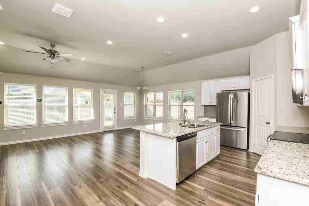 917 Linden Dr - Photo 5 of 16