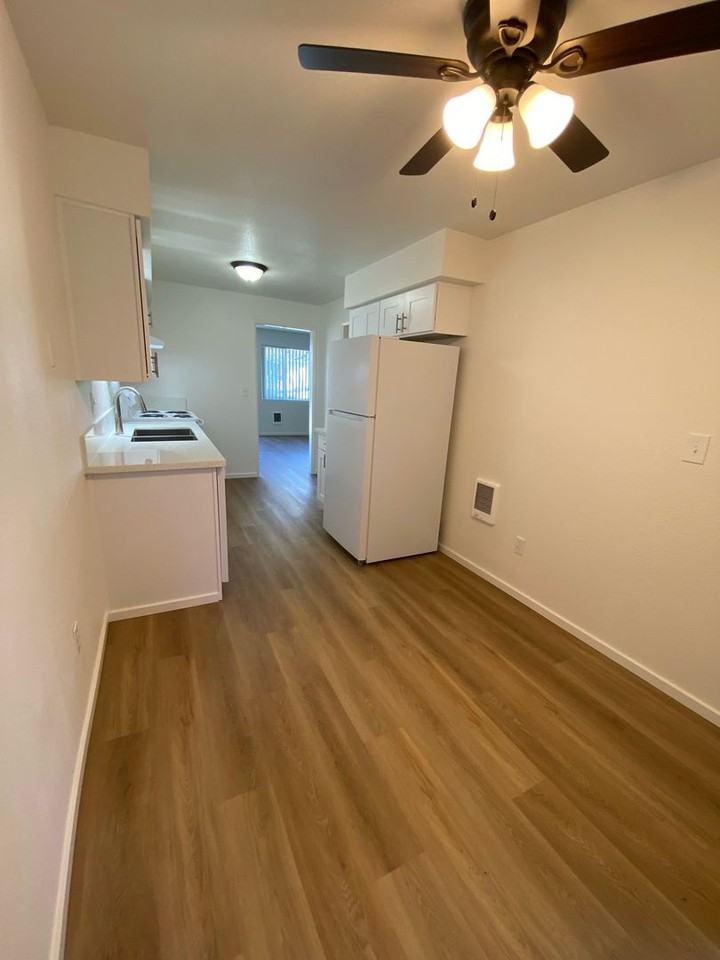 17925 E Burnside St - Photo 7 of 27