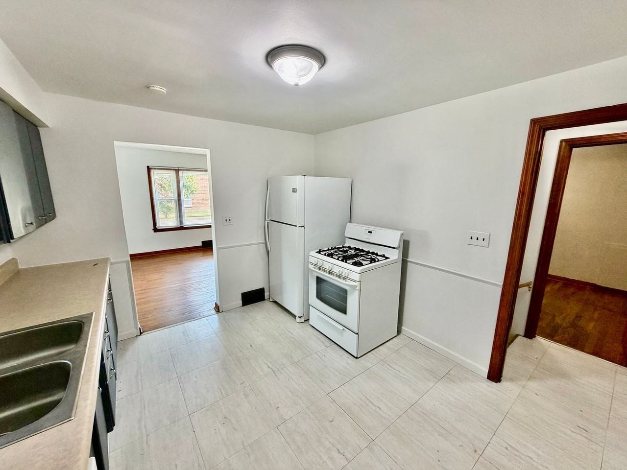 503 E Empire St - Photo 3 of 15