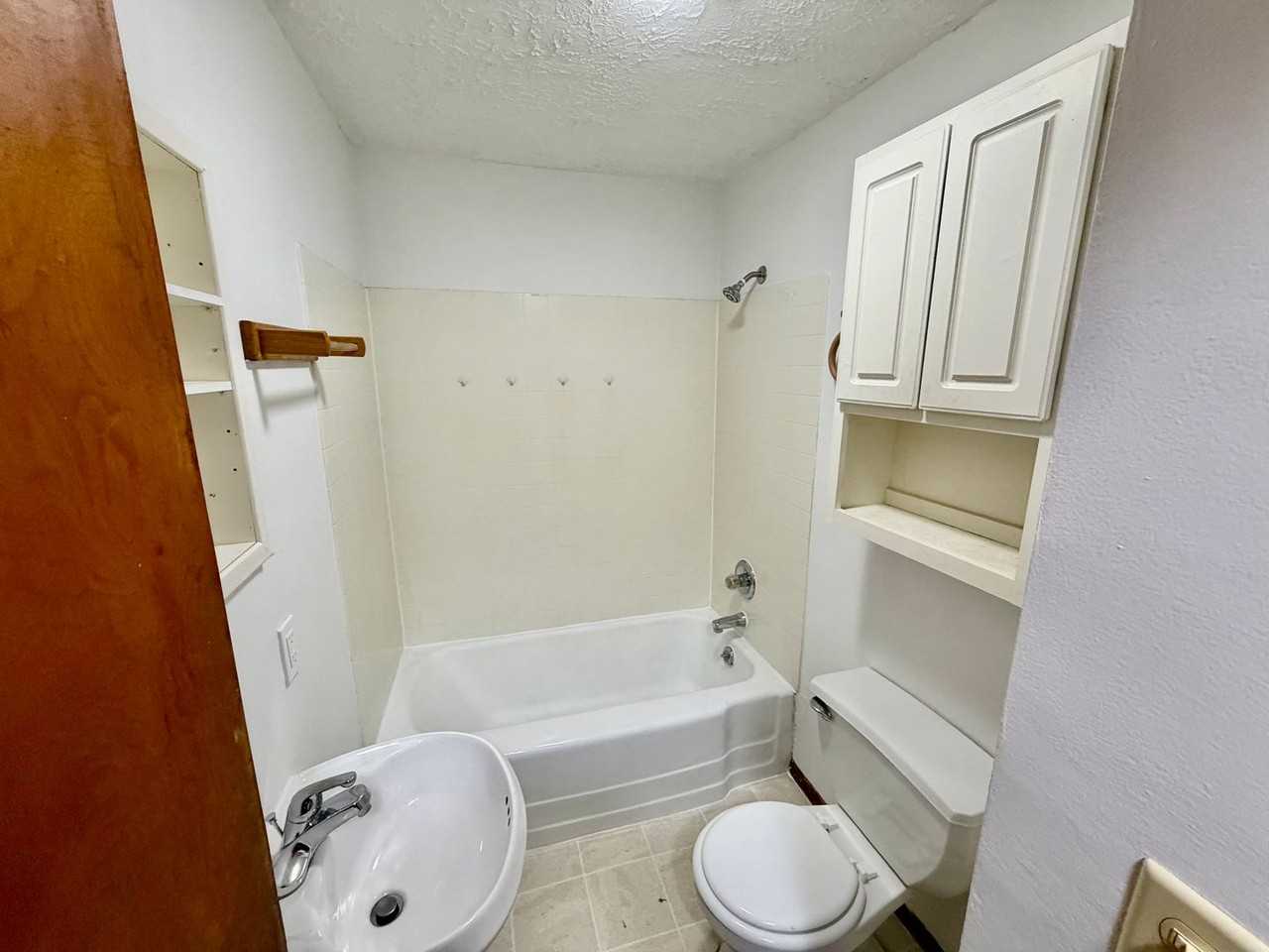 503 E Empire St - Photo 6 of 15