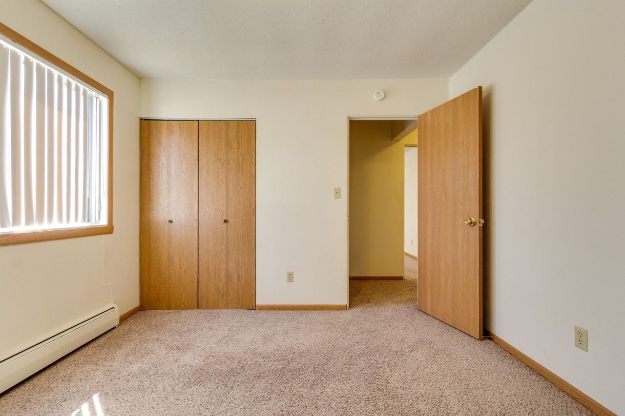 Edgewood Arms - Photo 4 of 5
