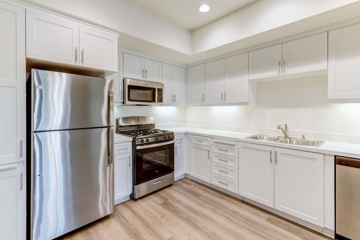 1387 Creston Rd - Photo 6 of 40