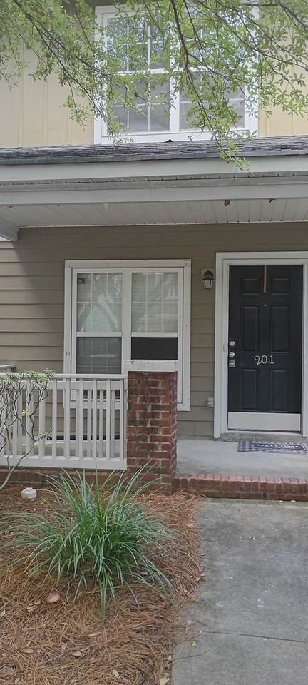 201 Hampton Forest Dr - Photo 3 of 25
