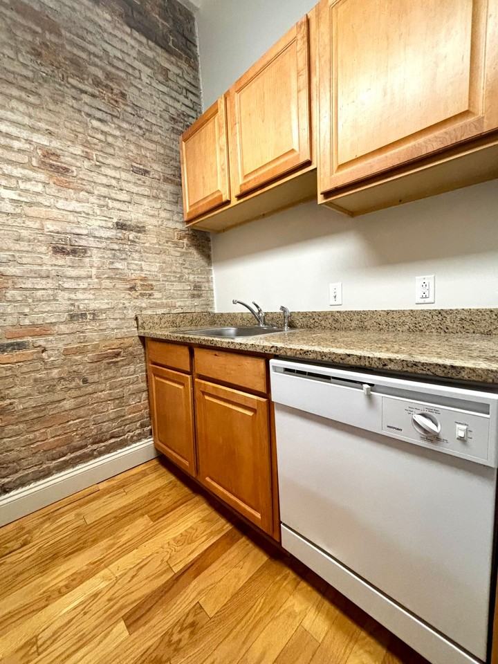 130 E State St #402 - Photo 5 of 27