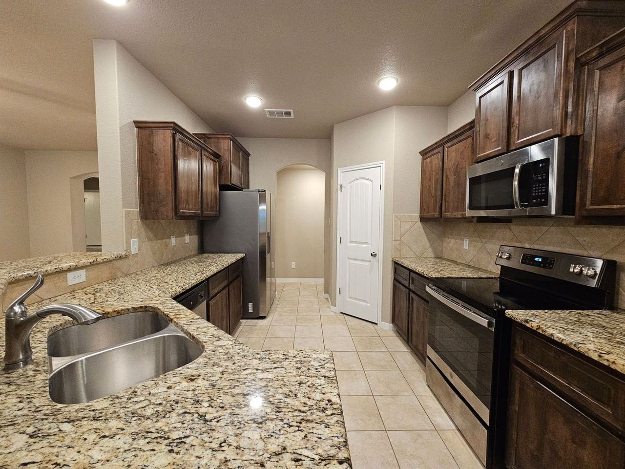 5010 Charles Loop - Photo 3 of 18