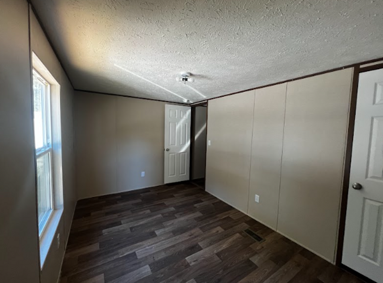 7017 Silver Lake Dr - Photo 3 of 7
