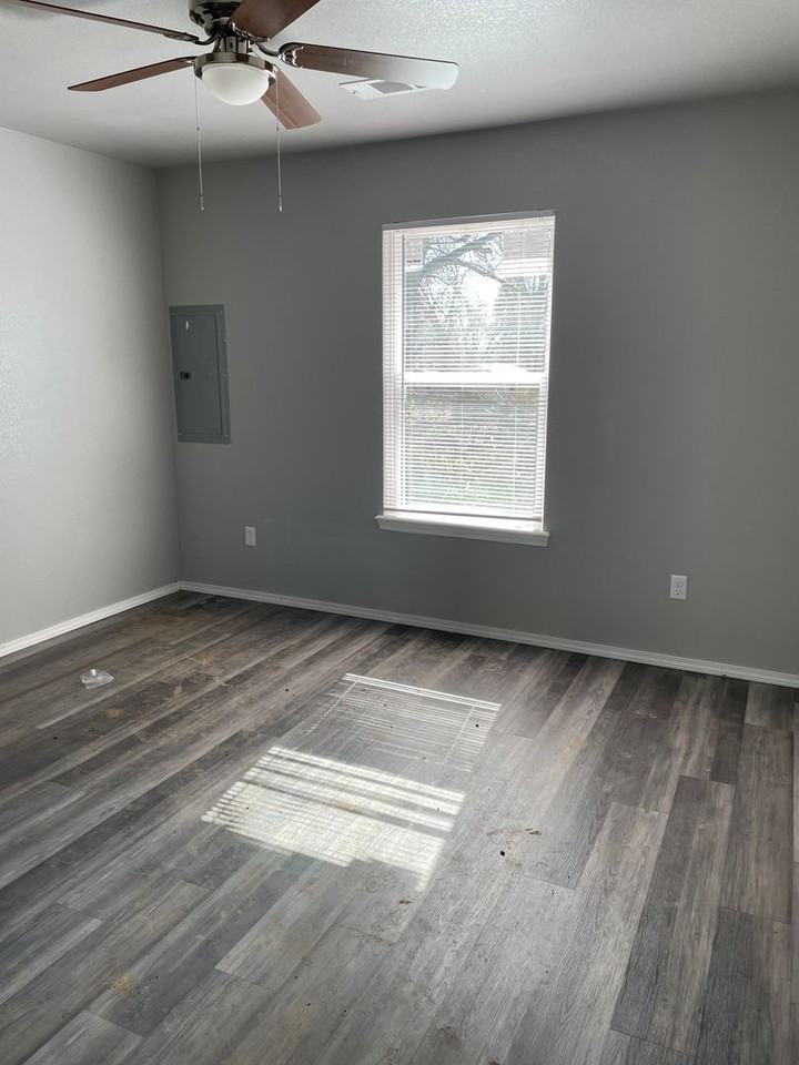 COX-418 NORTH 20TH ST (1-12) - Photo 3 of 32