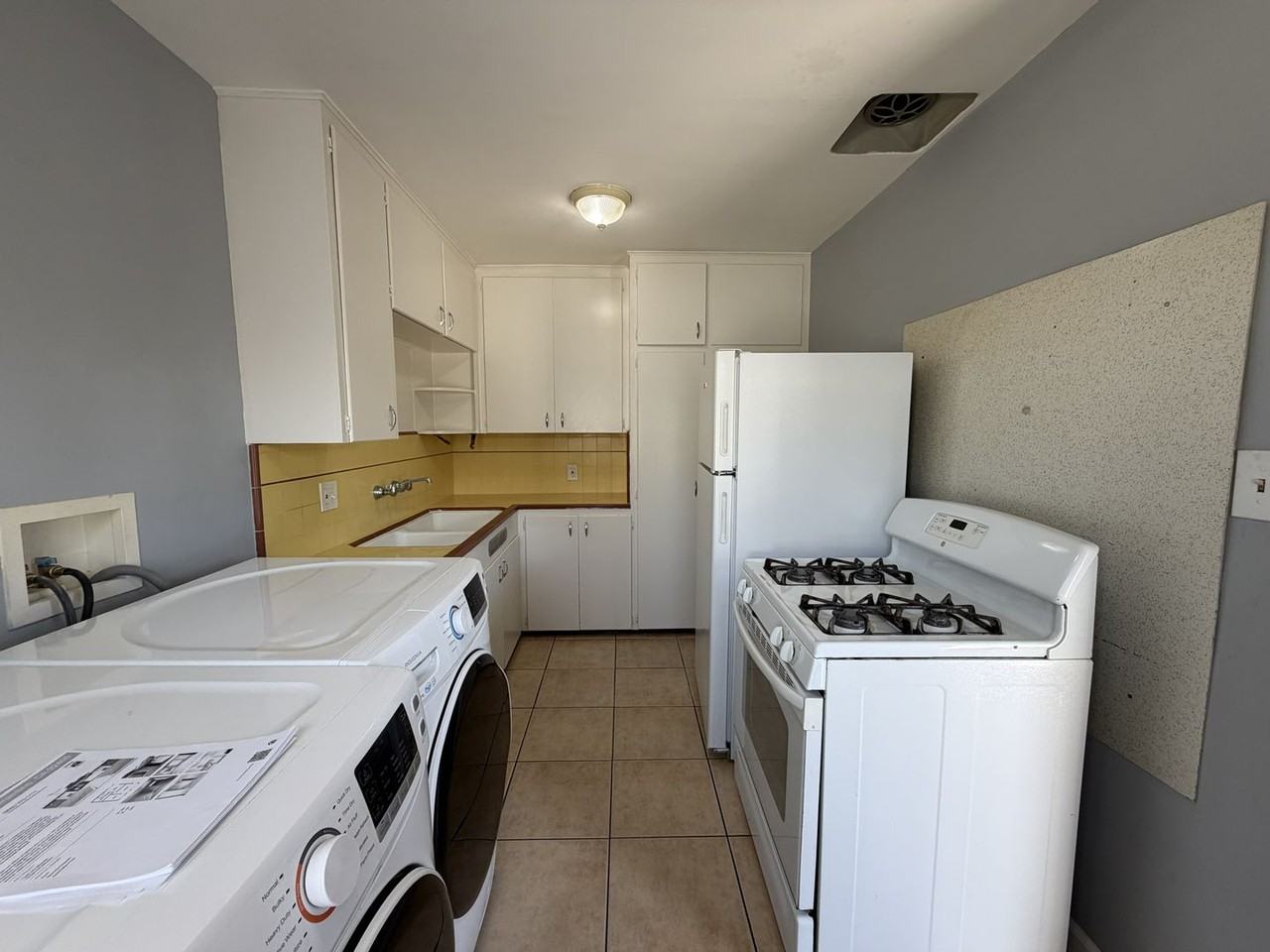 1283 N Sierra Way - Photo 5 of 15