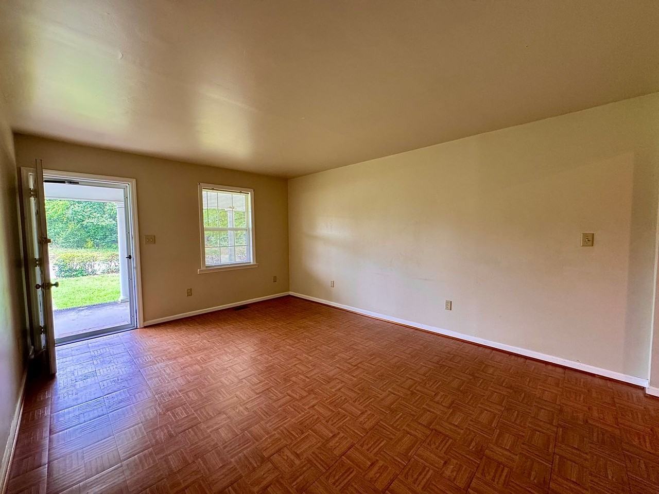 124 E Ferrell St - Photo 2 of 11