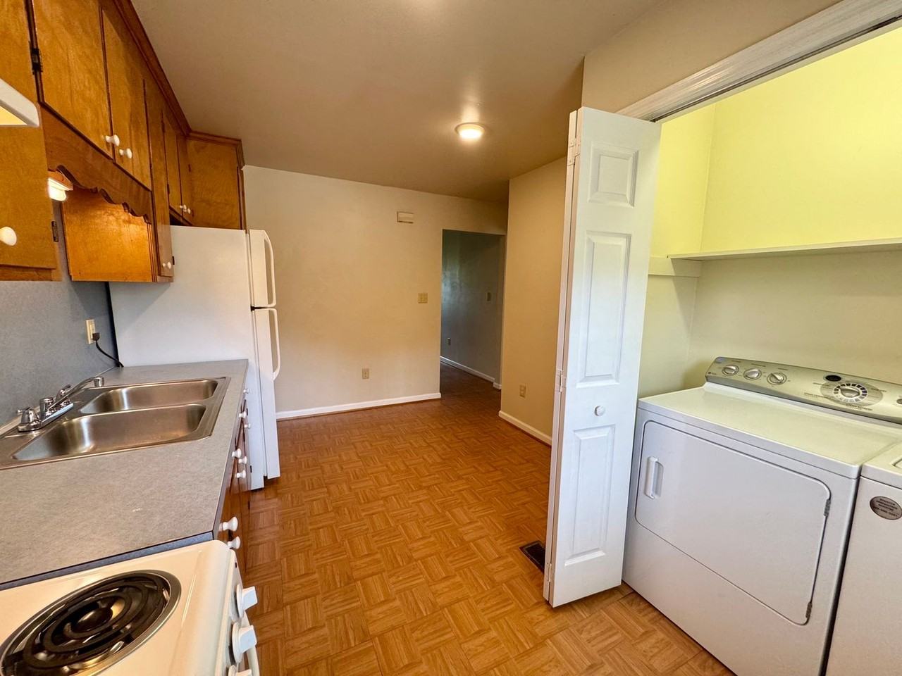 124 E Ferrell St - Photo 4 of 11