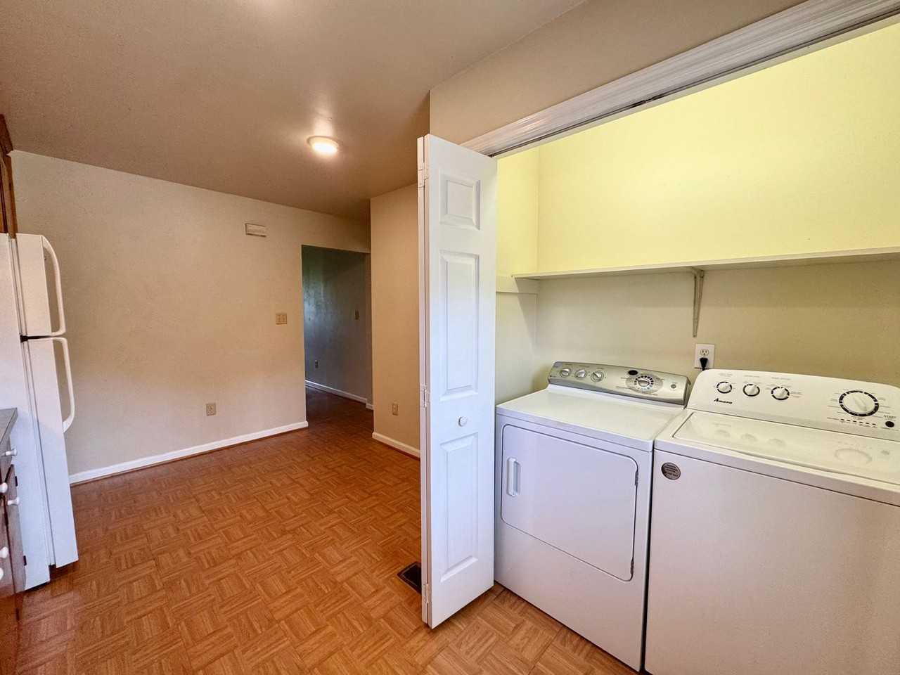 124 E Ferrell St - Photo 5 of 11