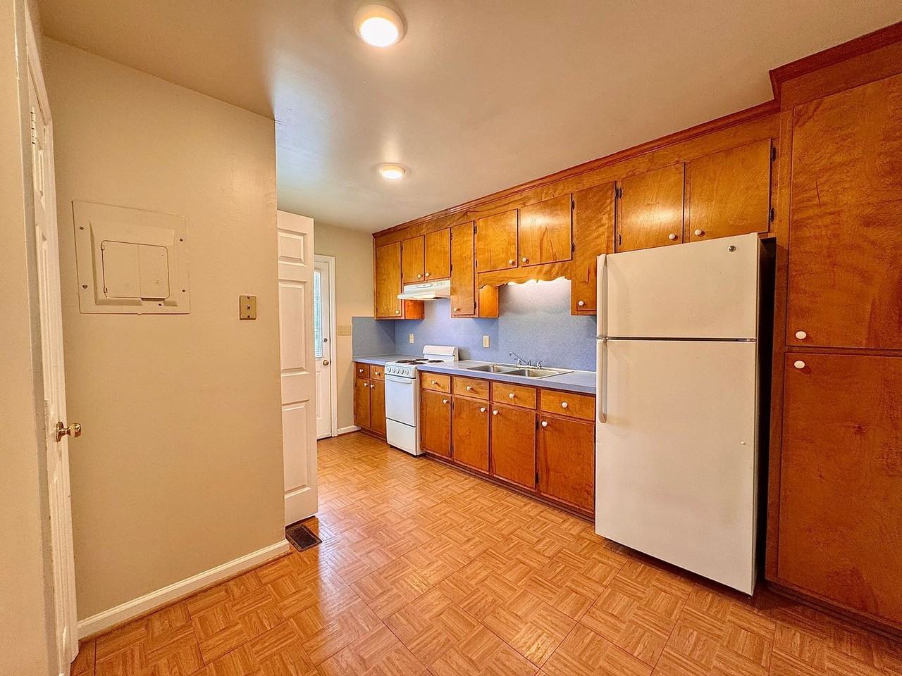 124 E Ferrell St - Photo 6 of 11