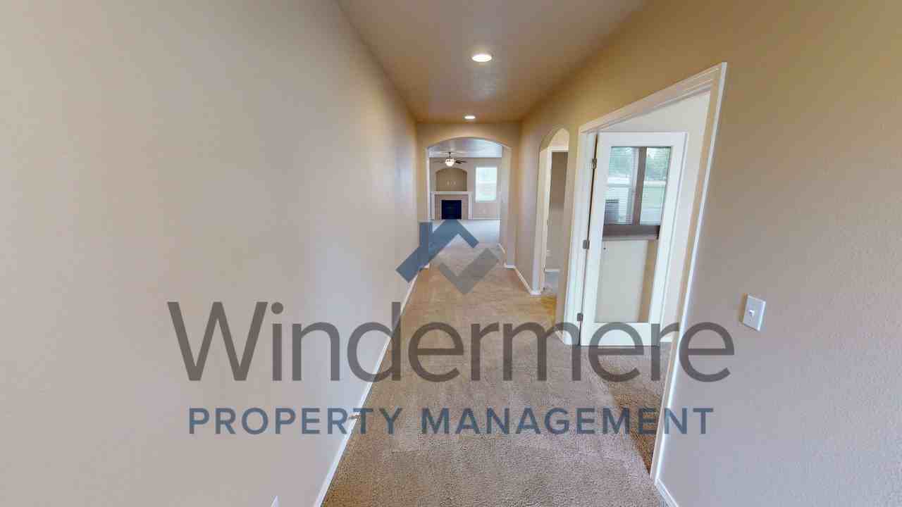 212 Sw Doans Ave - Photo 2 of 15