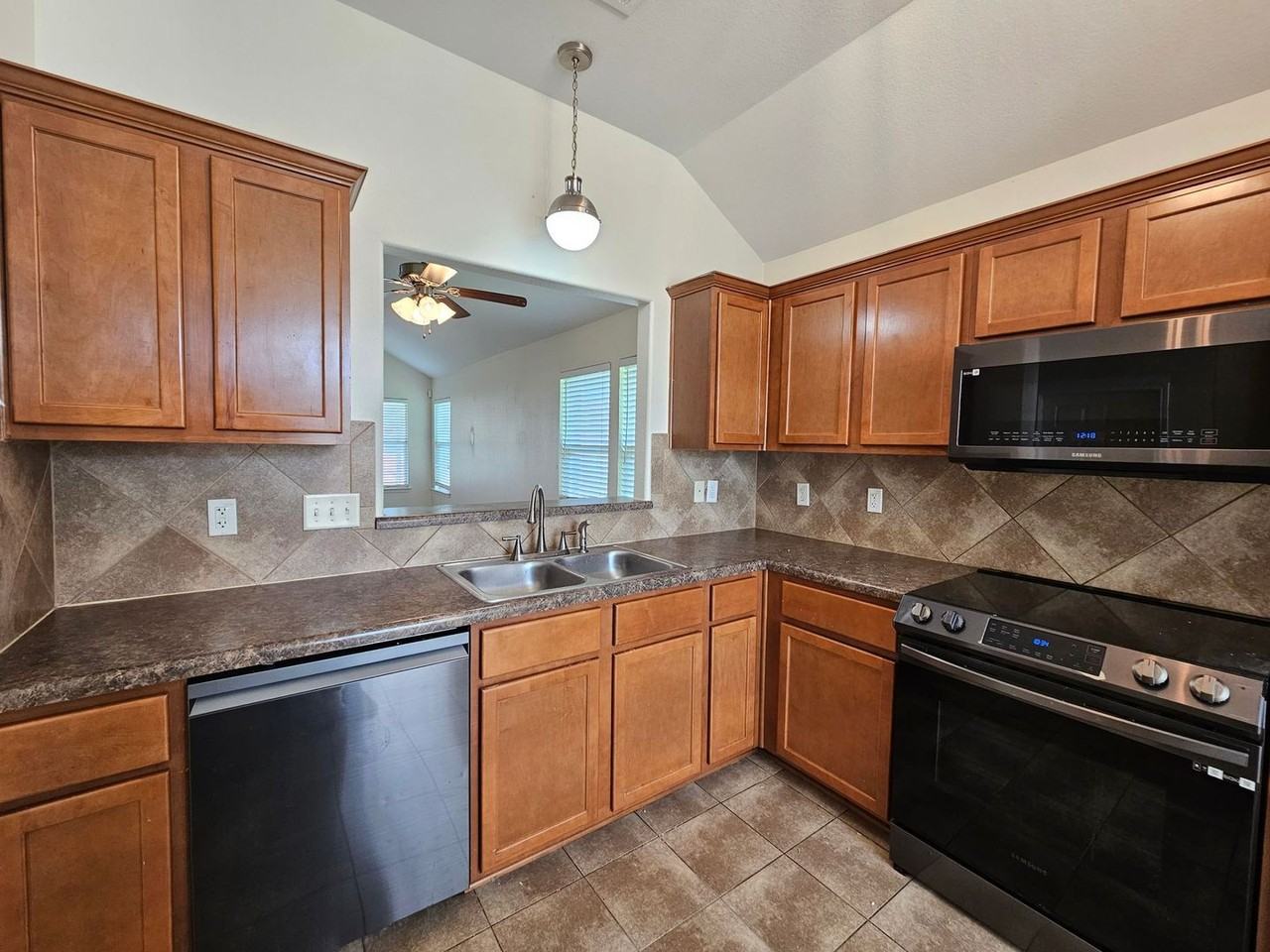 5311 Bridgewood Dr - Photo 3 of 25