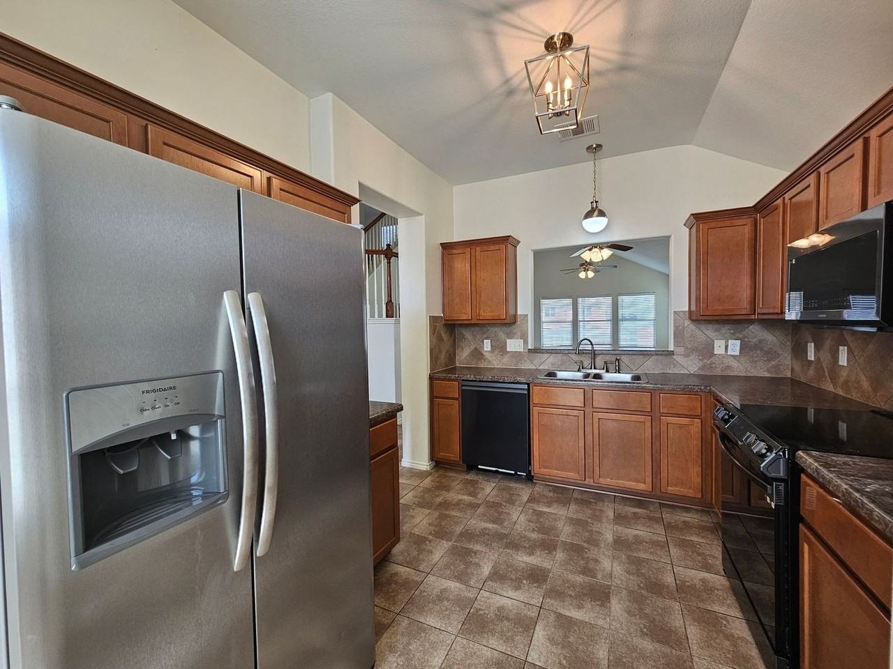 5311 Bridgewood Dr - Photo 5 of 25