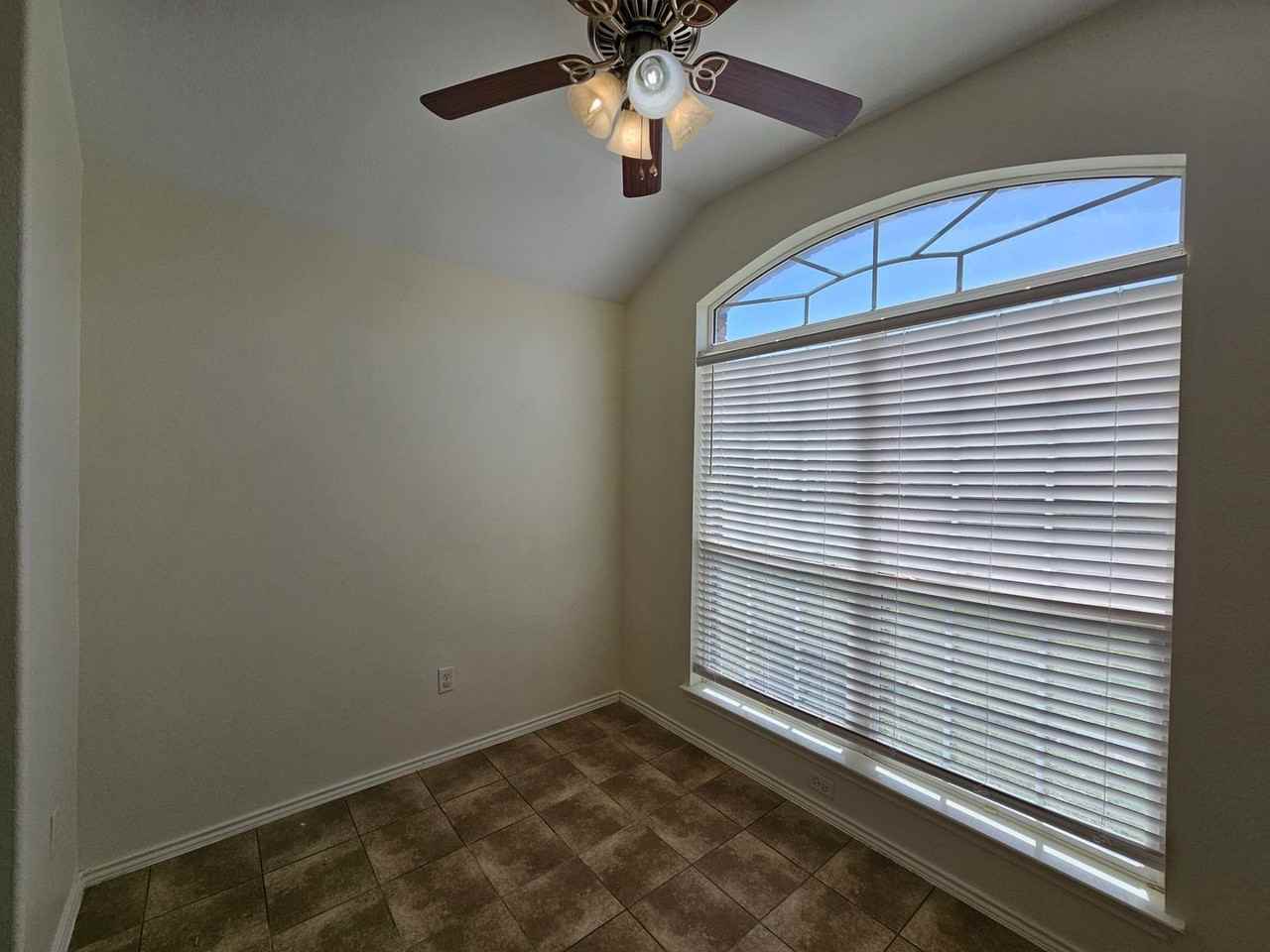 5311 Bridgewood Dr - Photo 6 of 25