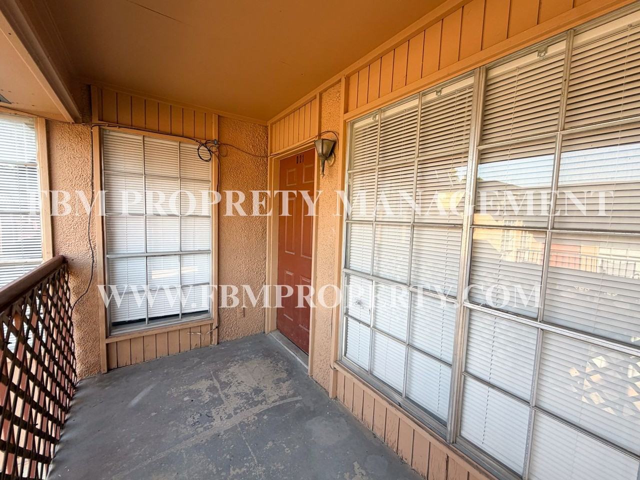 800 N Clay St #D - Photo 2 of 14