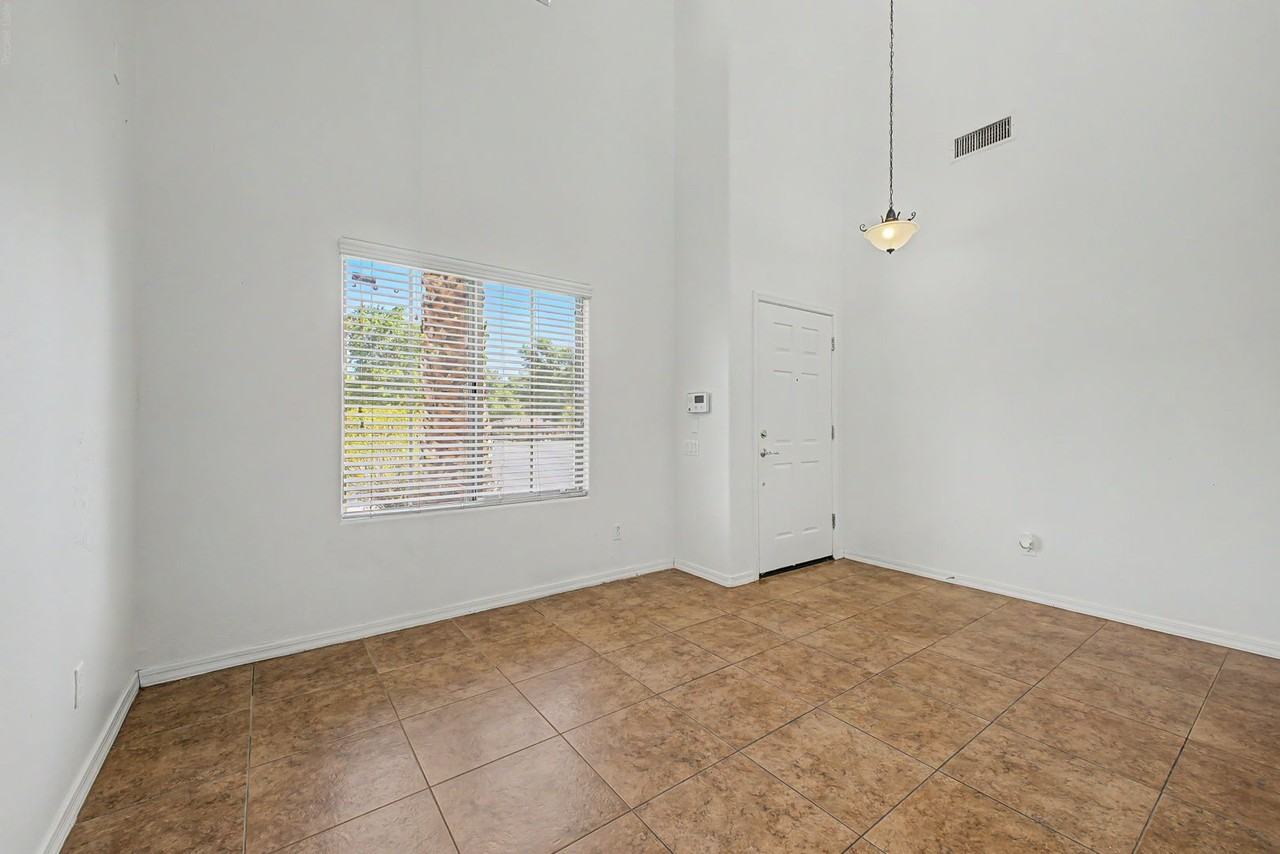 2048 W Monte Cristo Ave - Photo 7 of 45