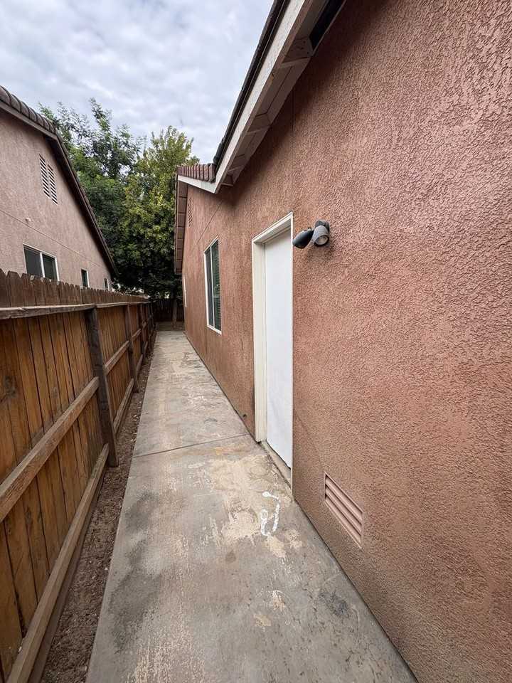 2133 N Denton St - Photo 3 of 34