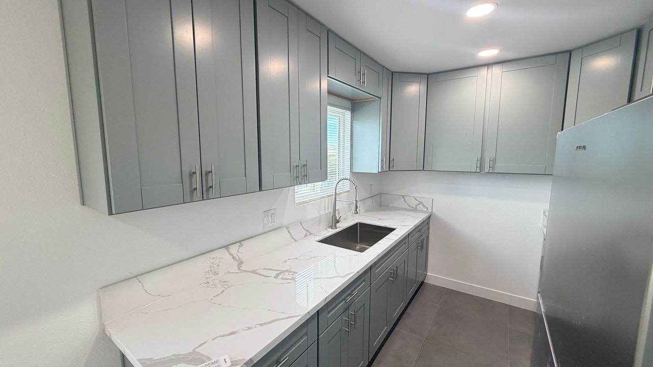 200 E Park Ave #4 - Photo 2 of 24