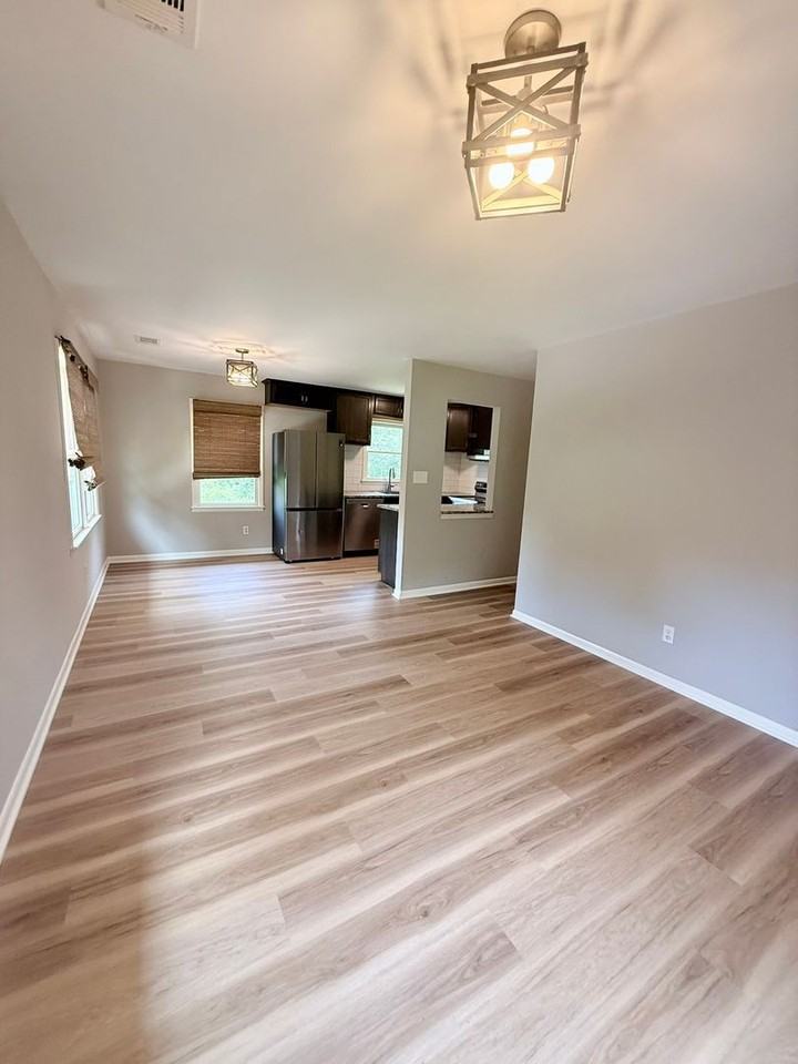 165 Conrad Dr - Photo 4 of 24
