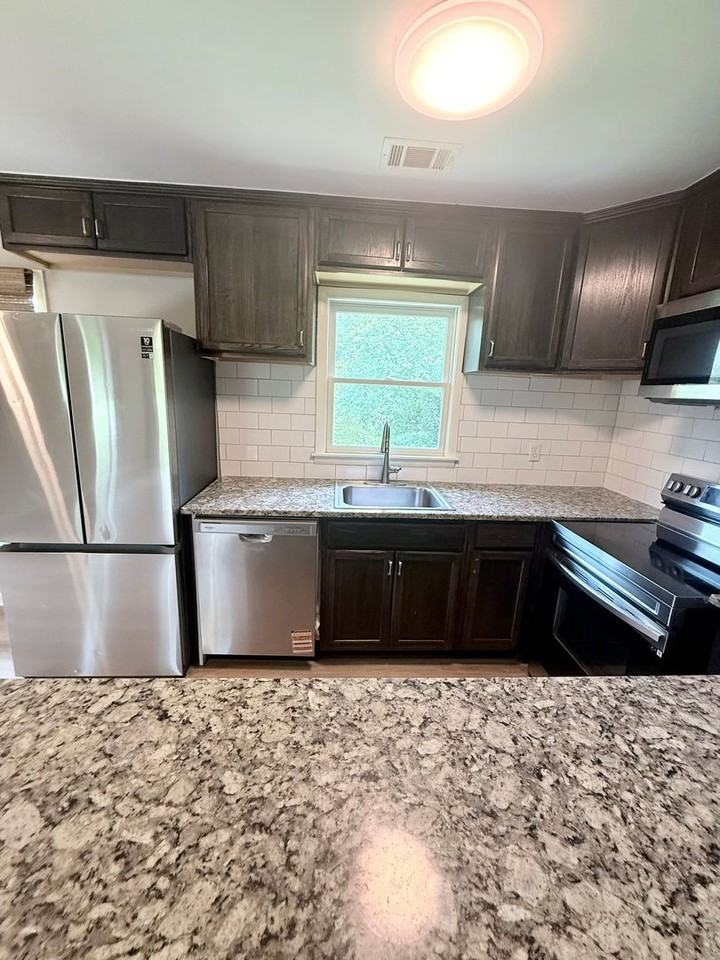 165 Conrad Dr - Photo 5 of 24