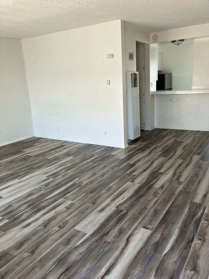 1134-40 N. Clark St- Sunset Terrace Apartments - Photo 5 of 7