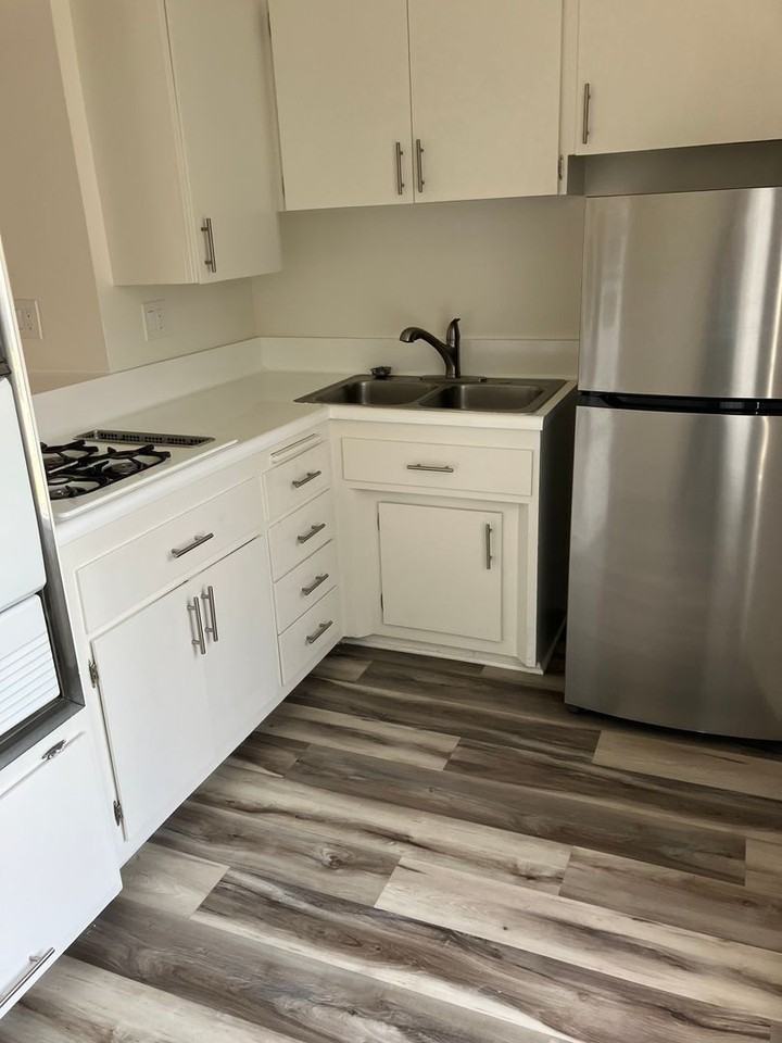 1134-40 N. Clark St- Sunset Terrace Apartments - Photo 6 of 7