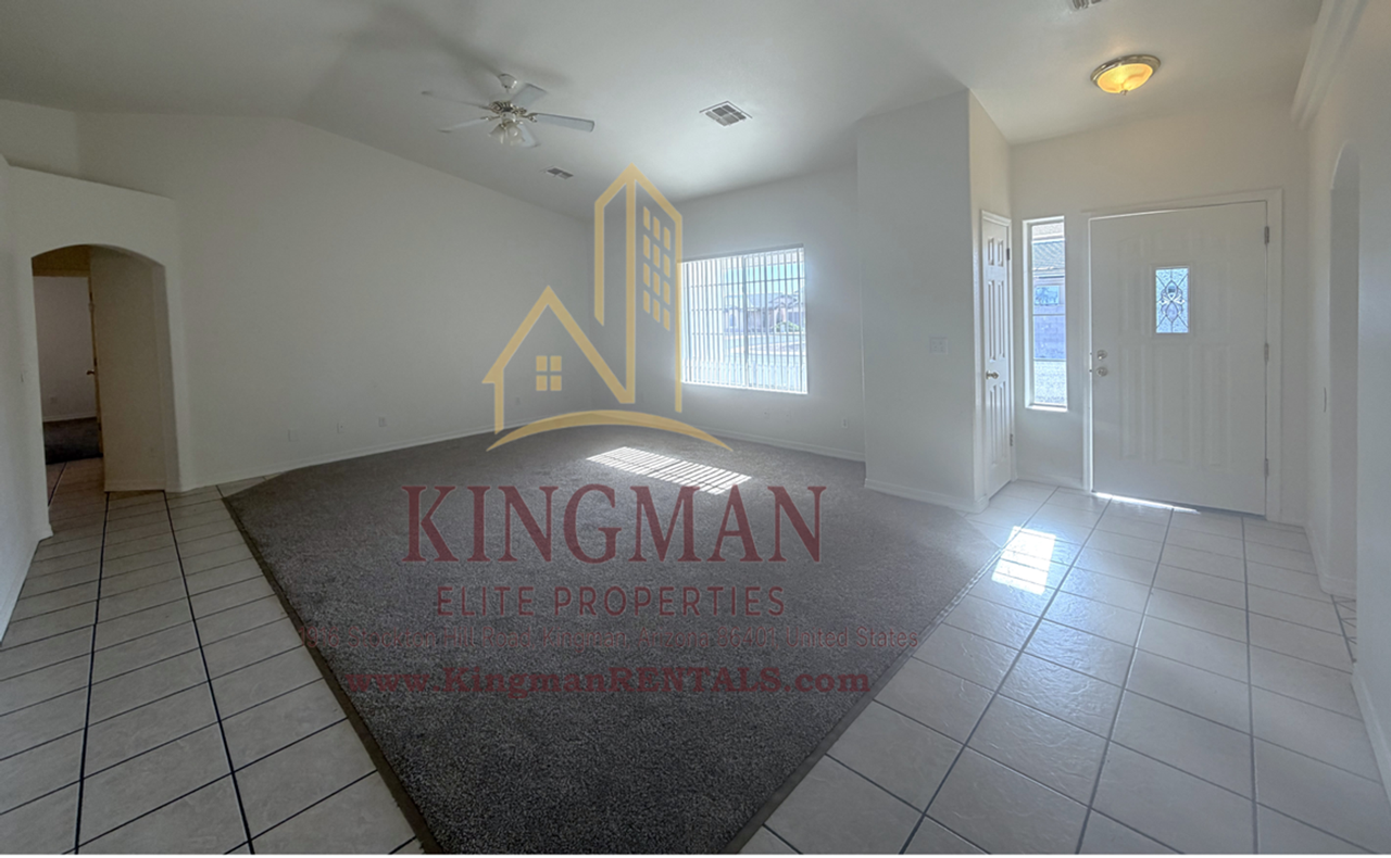 1748 Club Ave - Photo 3 of 15