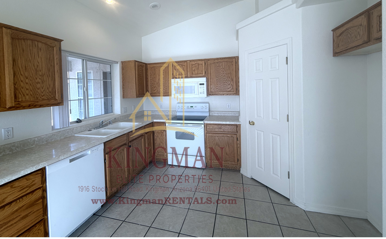 1748 Club Ave - Photo 5 of 15