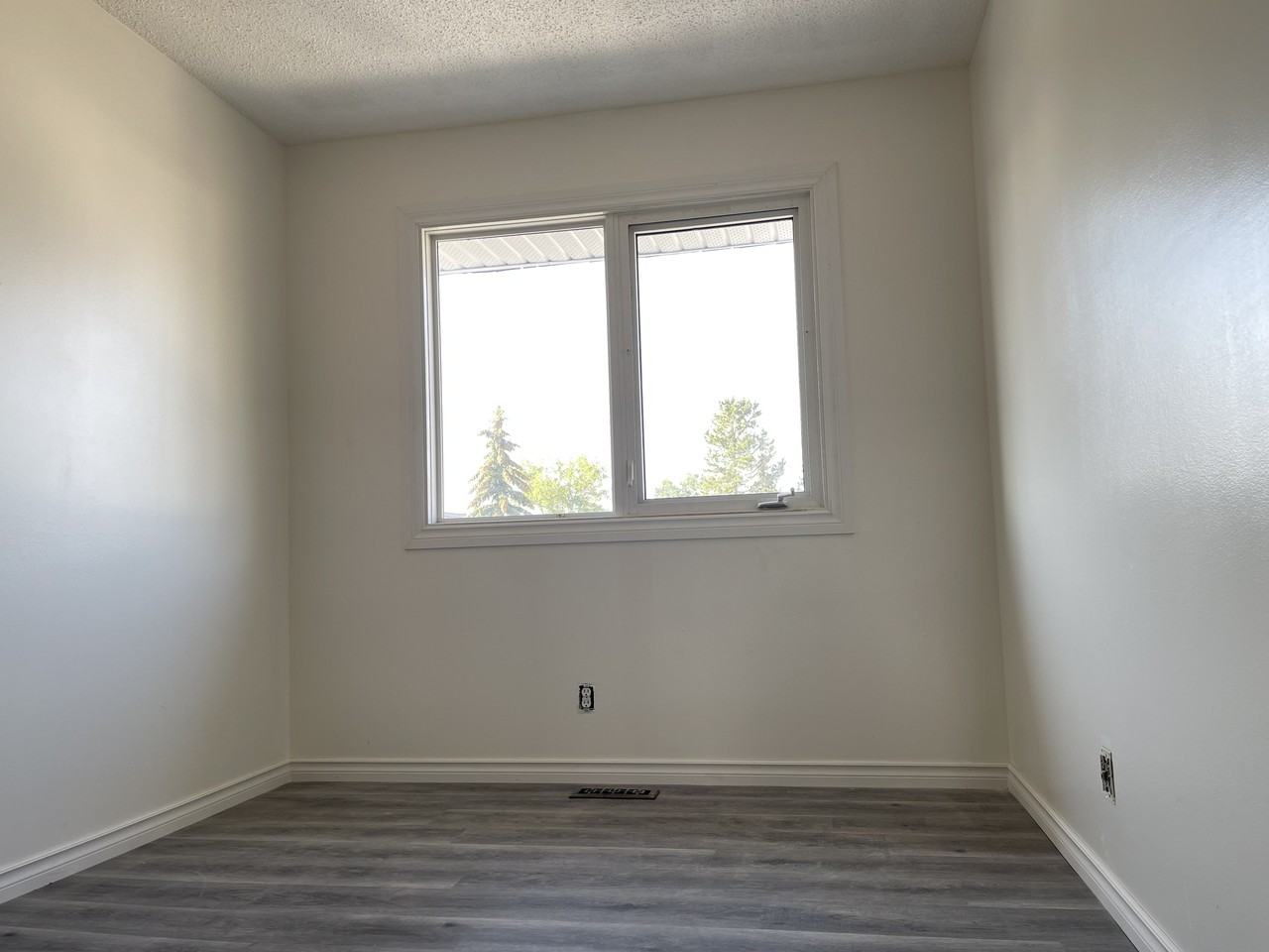 11363 22 Avenue Northwest - Photo 6 of 8