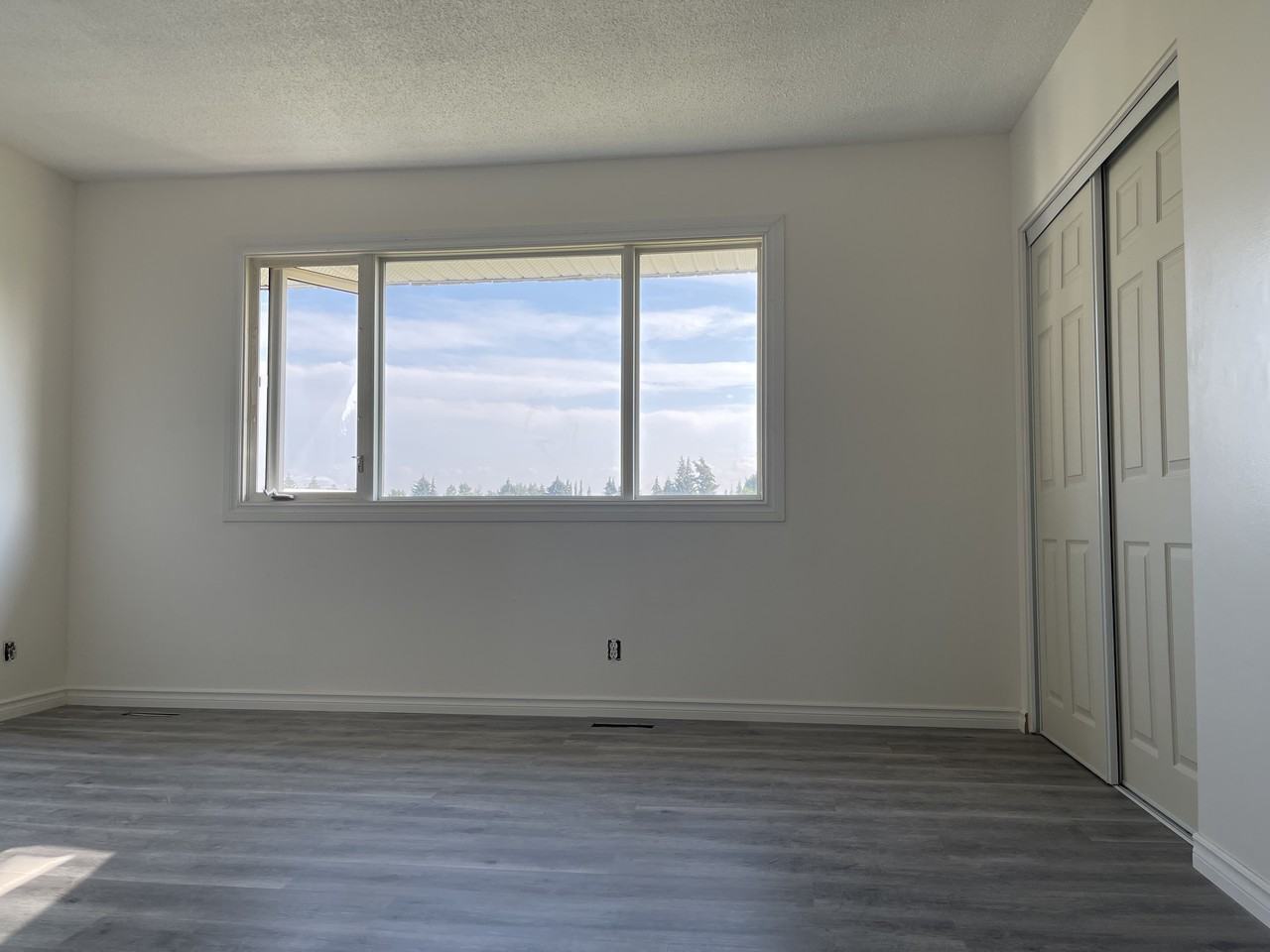 11363 22 Avenue Northwest - Photo 4 of 8