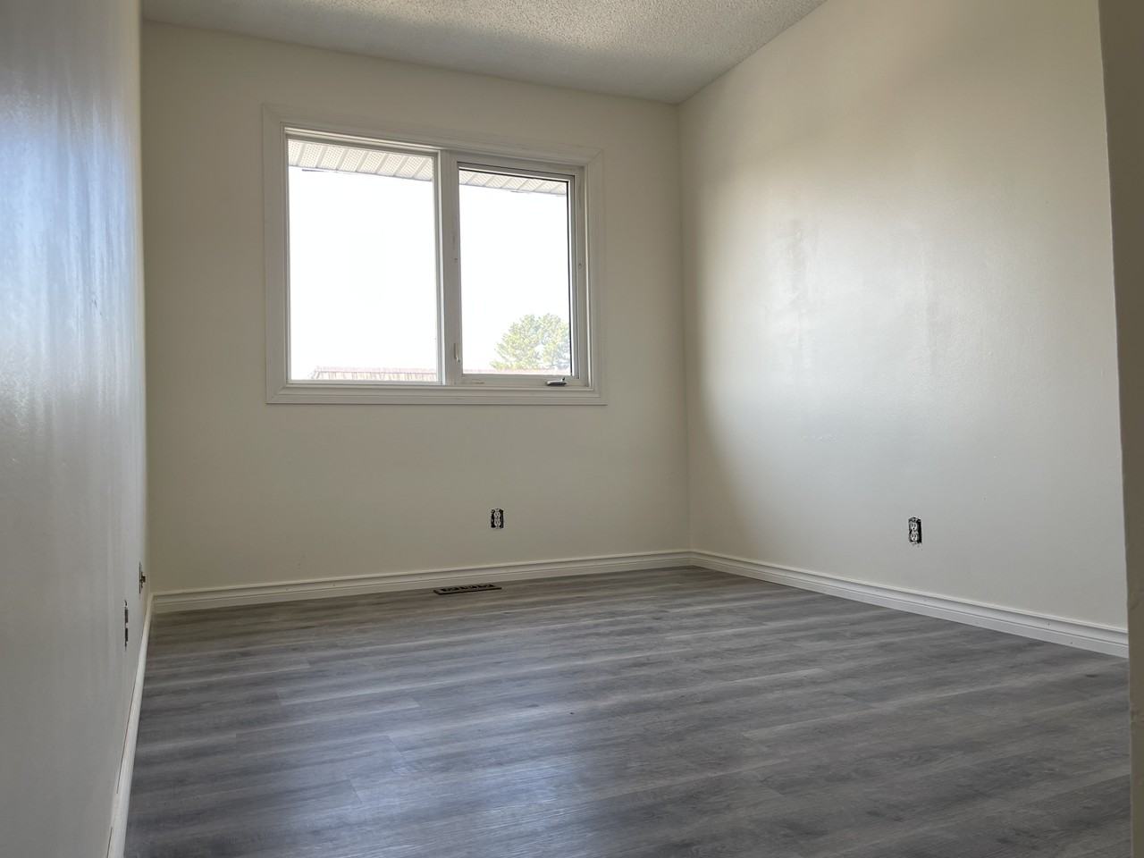 11363 22 Avenue Northwest - Photo 5 of 8