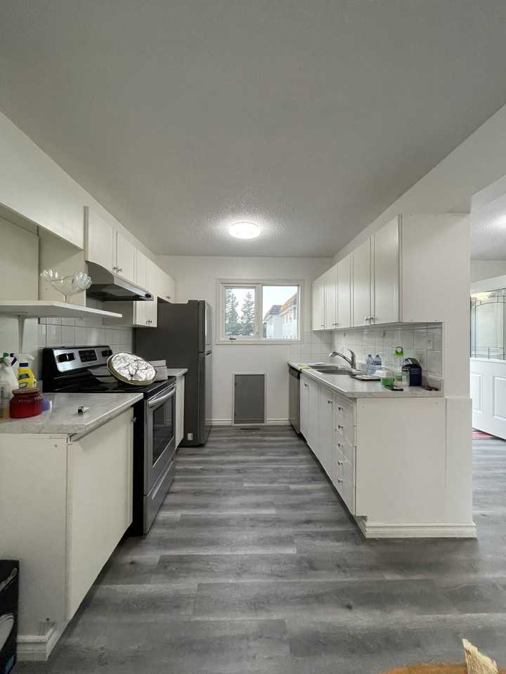 11363 22 Avenue Northwest - Photo 2 of 8