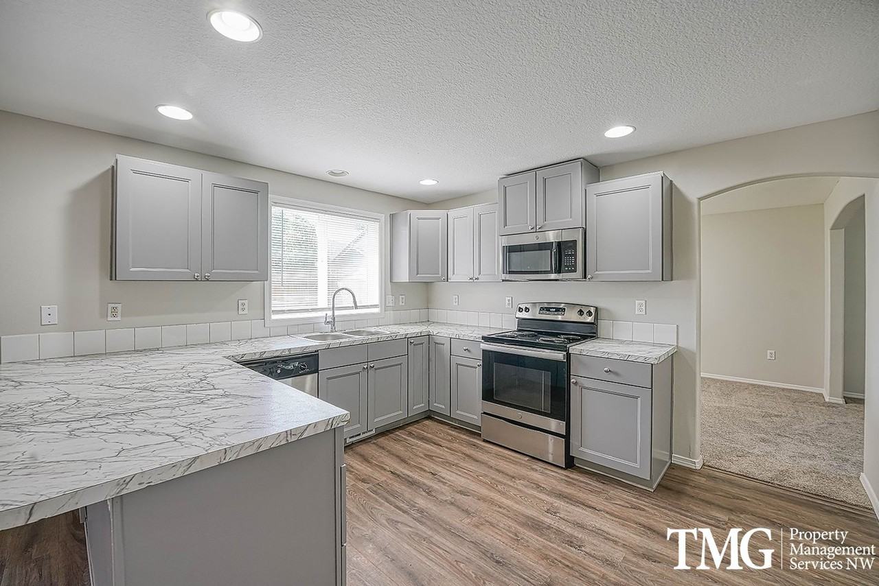 17015 Ne 31st Way - Photo 4 of 35