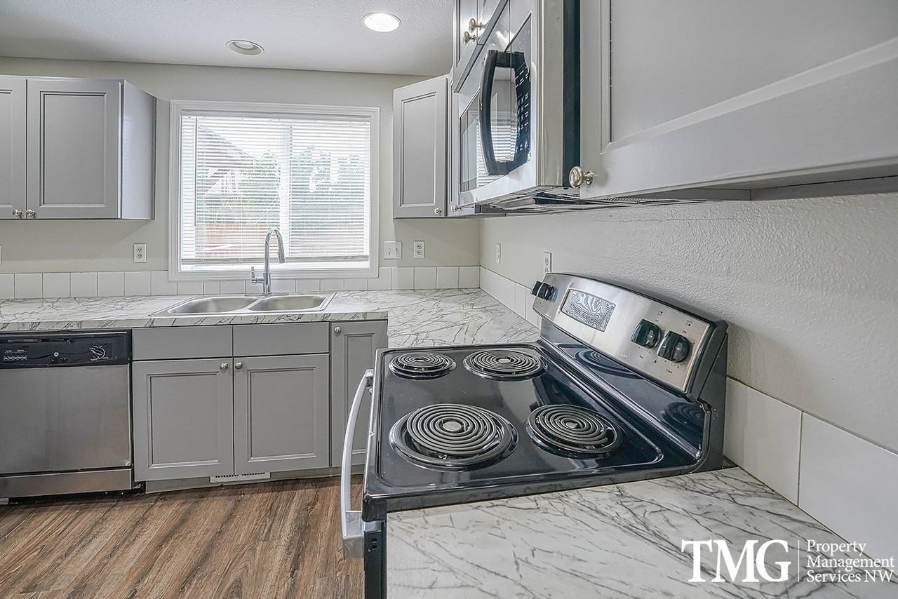 17015 Ne 31st Way - Photo 5 of 35