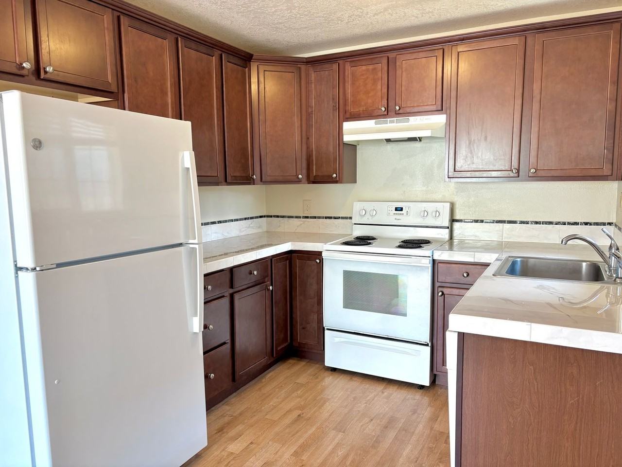 12244 Ne Stanton St - Photo 5 of 27