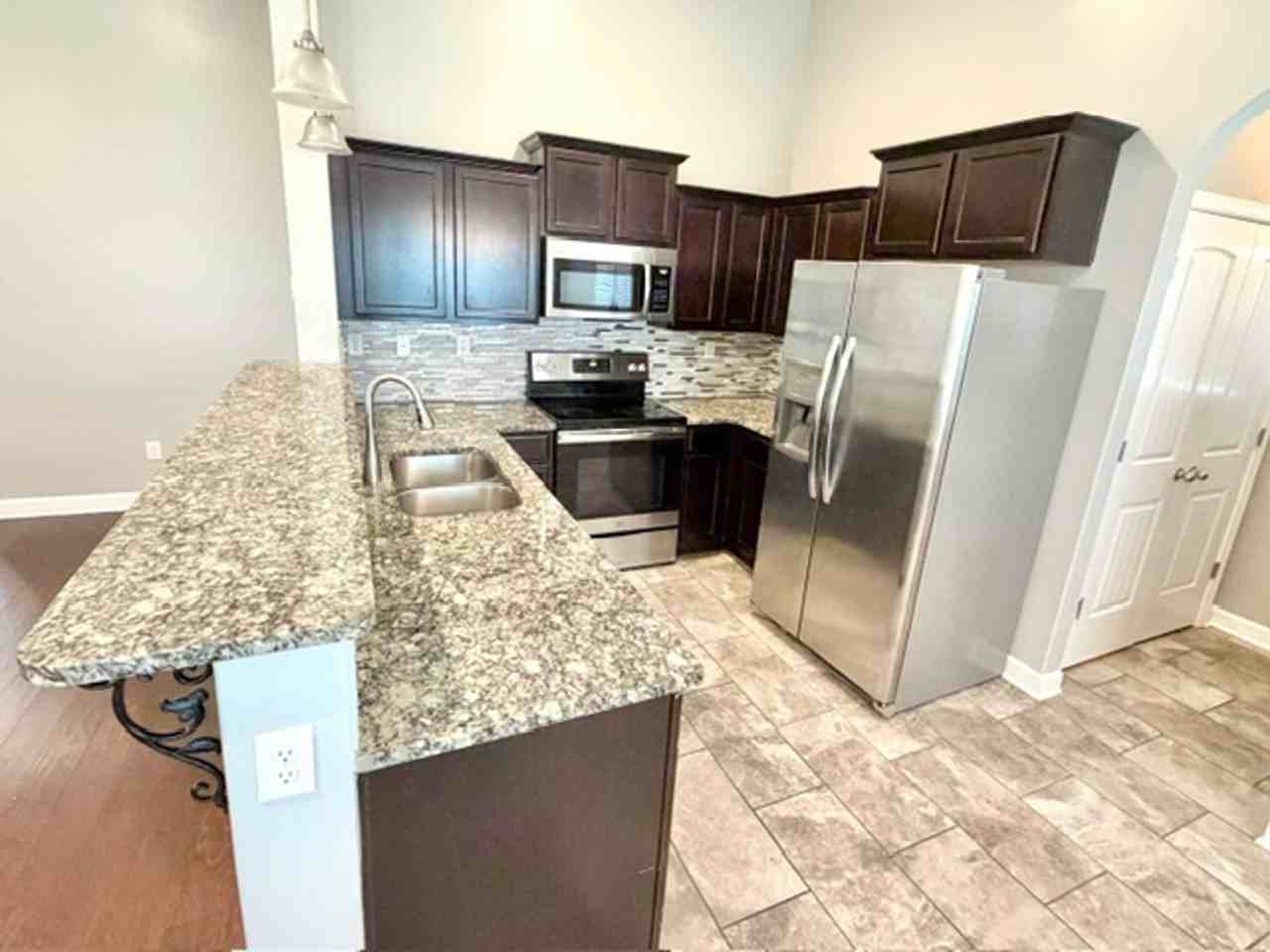 8618 Ainsley Cv - Photo 3 of 12